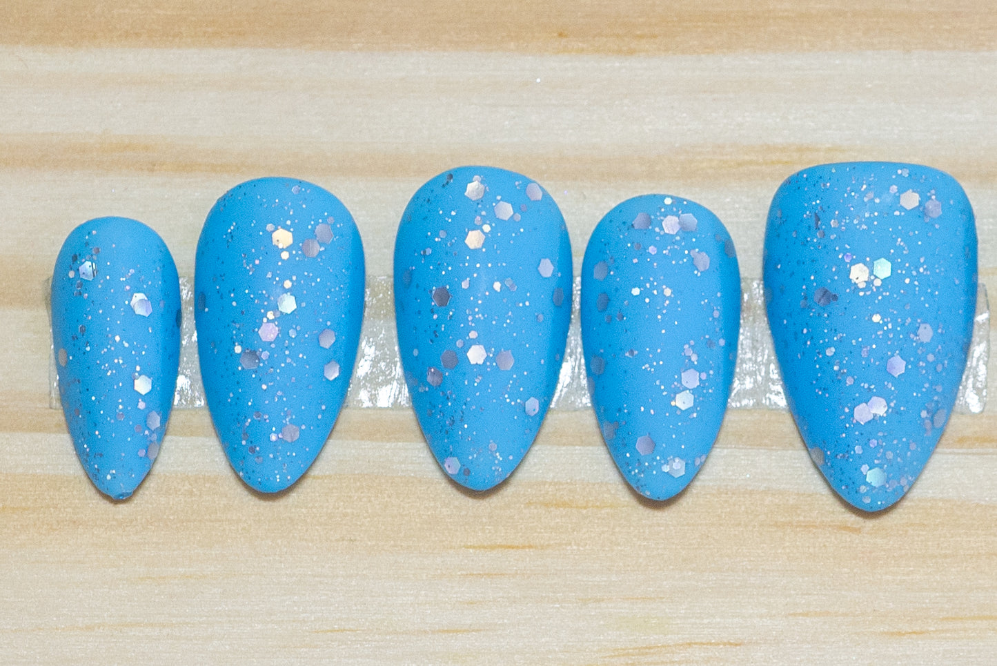Skies of Snow Press On Nails