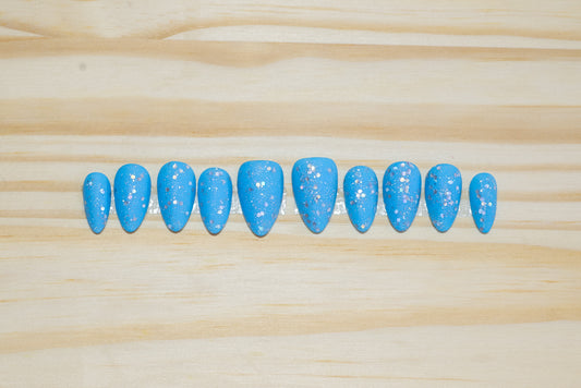 Skies of Snow Press On Nails